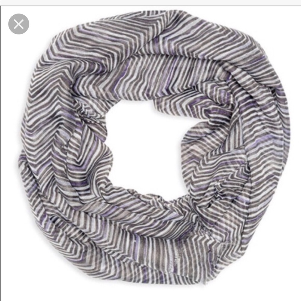 Avenue Scarf-Zig Zag Zoom